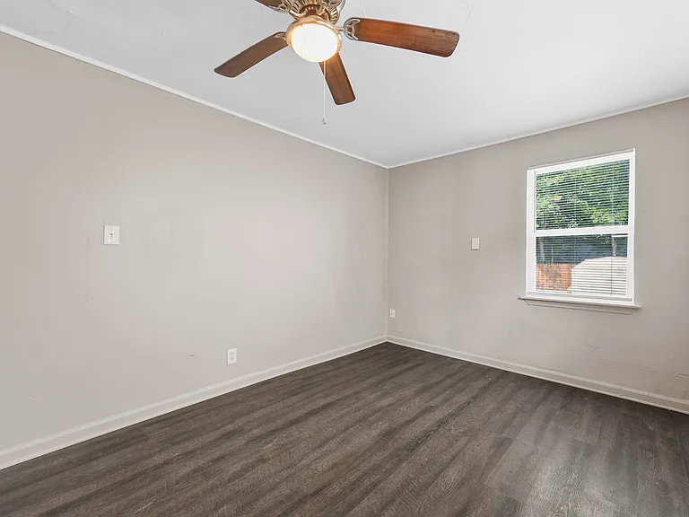 2717 Townsend Dr — Photo 11