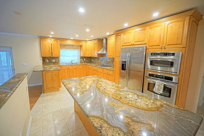 3 bed, 2.0 bath, 1973 sqft, $2,995 — Photo 4