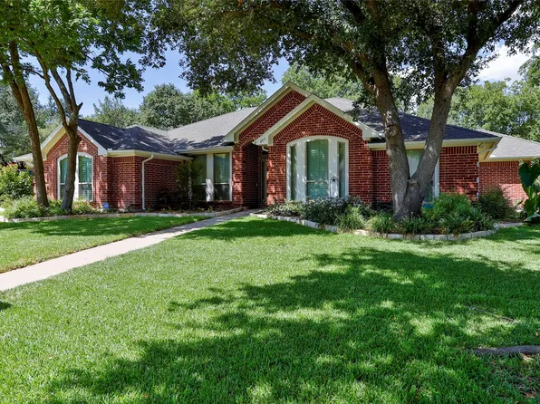 845 Hunters Glen Trl, Fort Worth, TX 76120