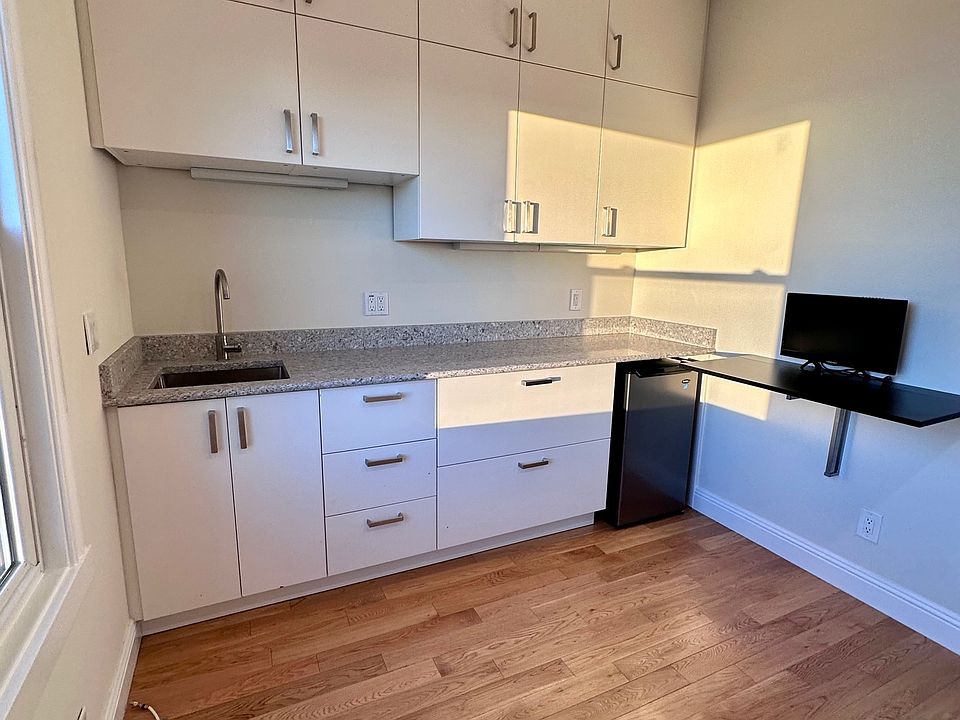 1st image of 4740 Balboa St #305