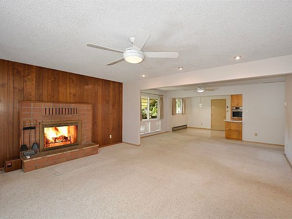 3rd image of 818 Oak St