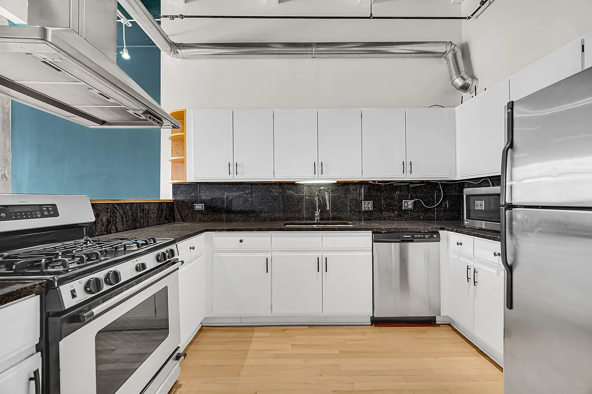 Building Photo - 312 N May St #2C