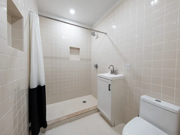 624 East 17th Street image 25 of 28