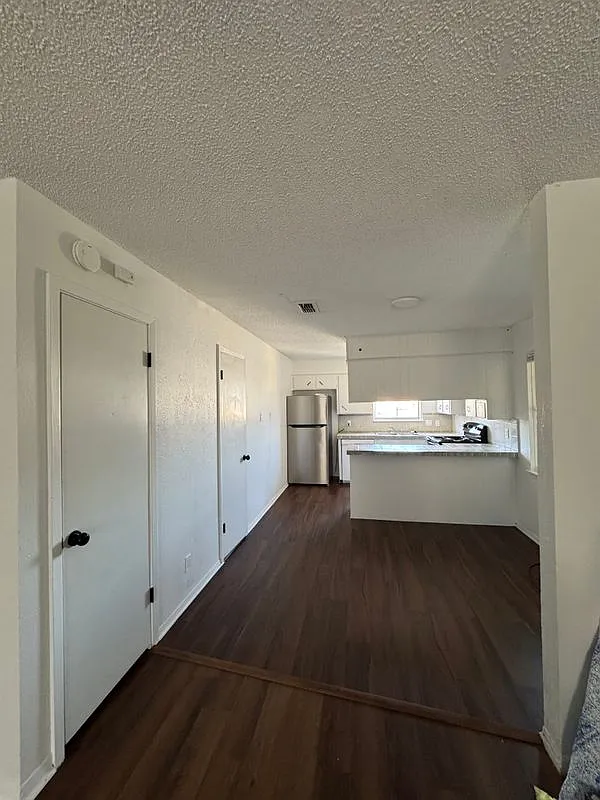 2 bed, 1.0 bath, 988 sqft, $900 — Photo 1