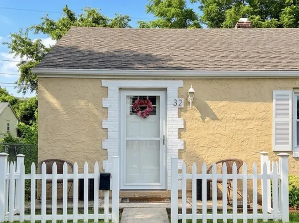 32 Scarlet Ave, Aston, PA 19014