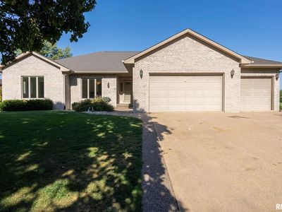 438 Oakwood Cir, Coal Valley, IL, 61240