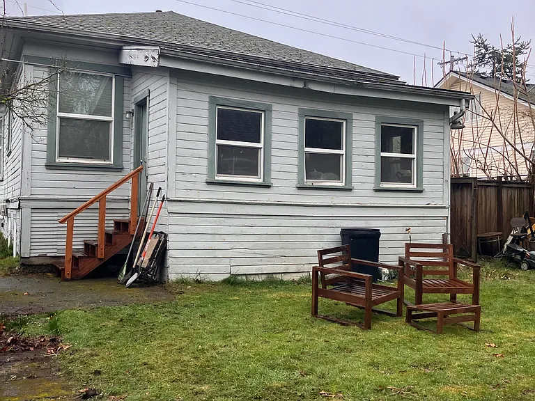 524 NE 60th Ave — Photo 16