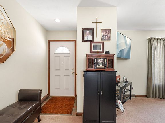 2nd image of 907 Obrien St