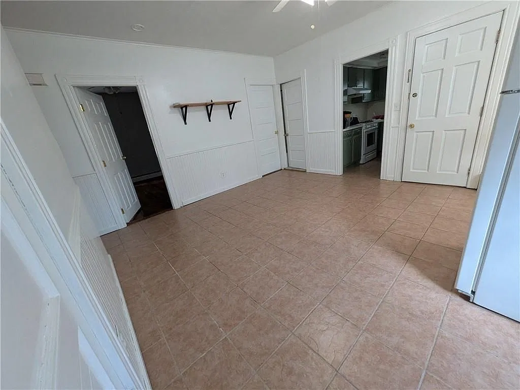 3 bed, 1.0 bath, 1000 sqft, $2,100 — Photo 4