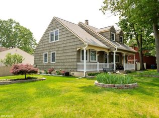 2 McFadden Dr, Monroe Township, NJ 08831