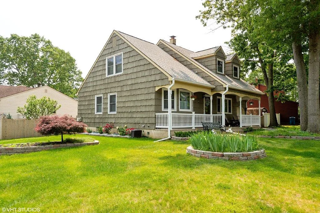 2 McFadden Dr photo 1