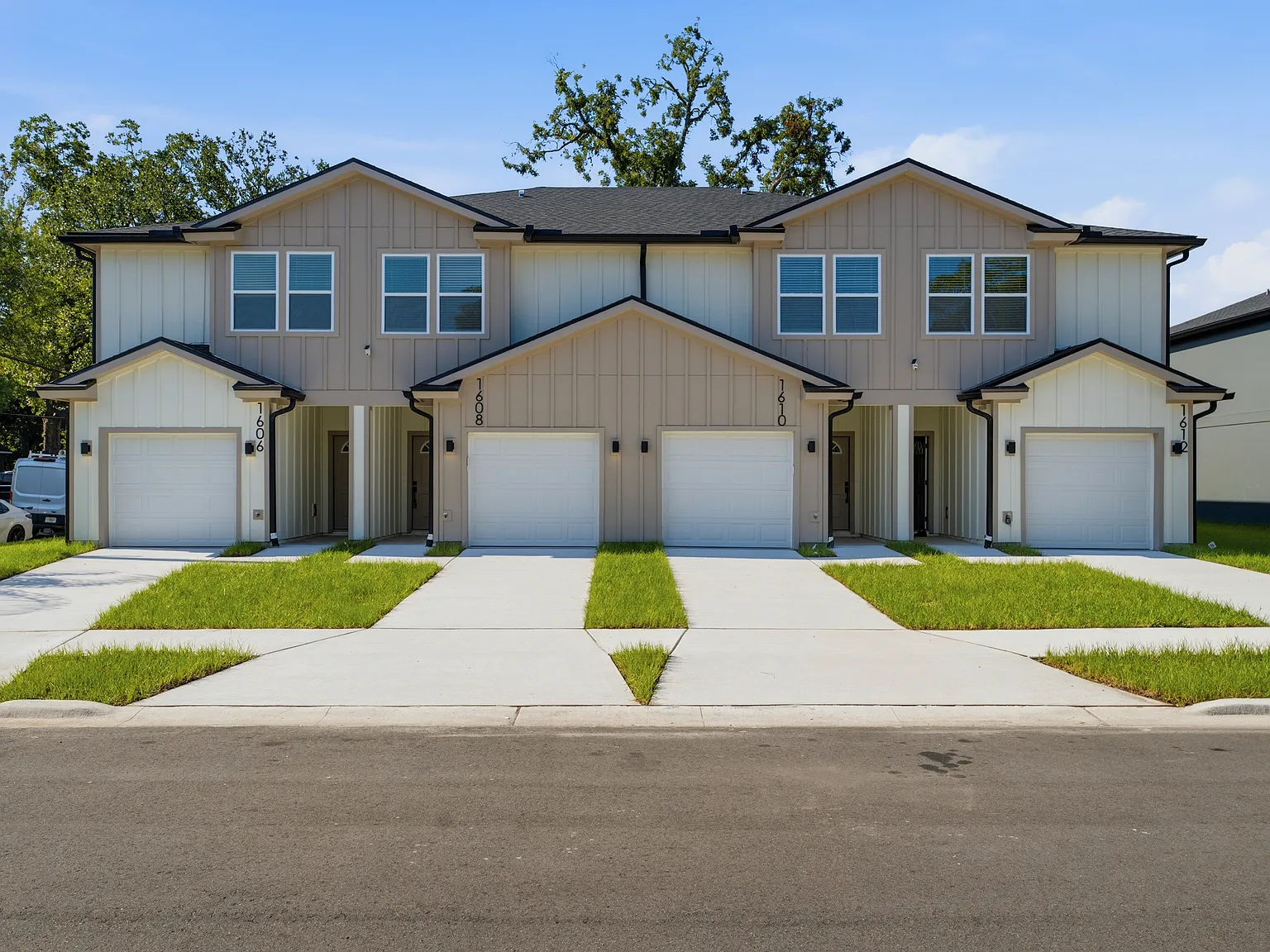 3 bed, 2.5 bath, 1652 sqft, $1,750 — Photo 1