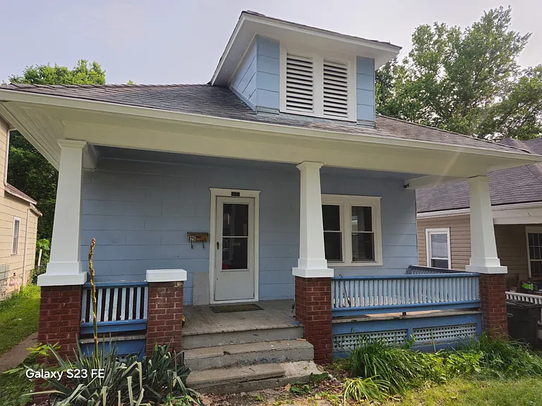 825 Ottawa St — Photo 1