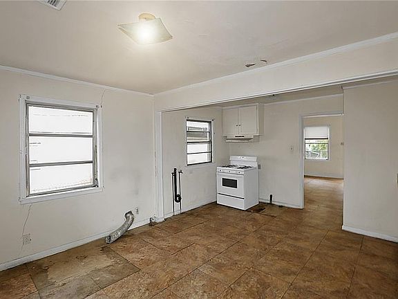 3rd image of 1129 Southlawn Blvd