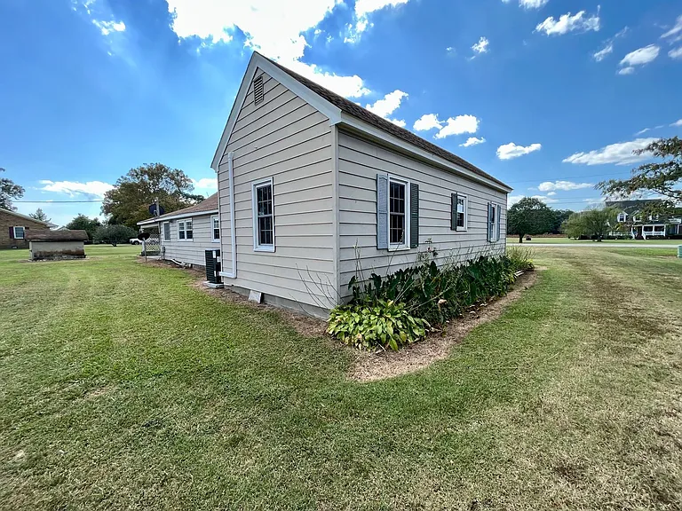 784 Sandy Hook Rd — Photo 11