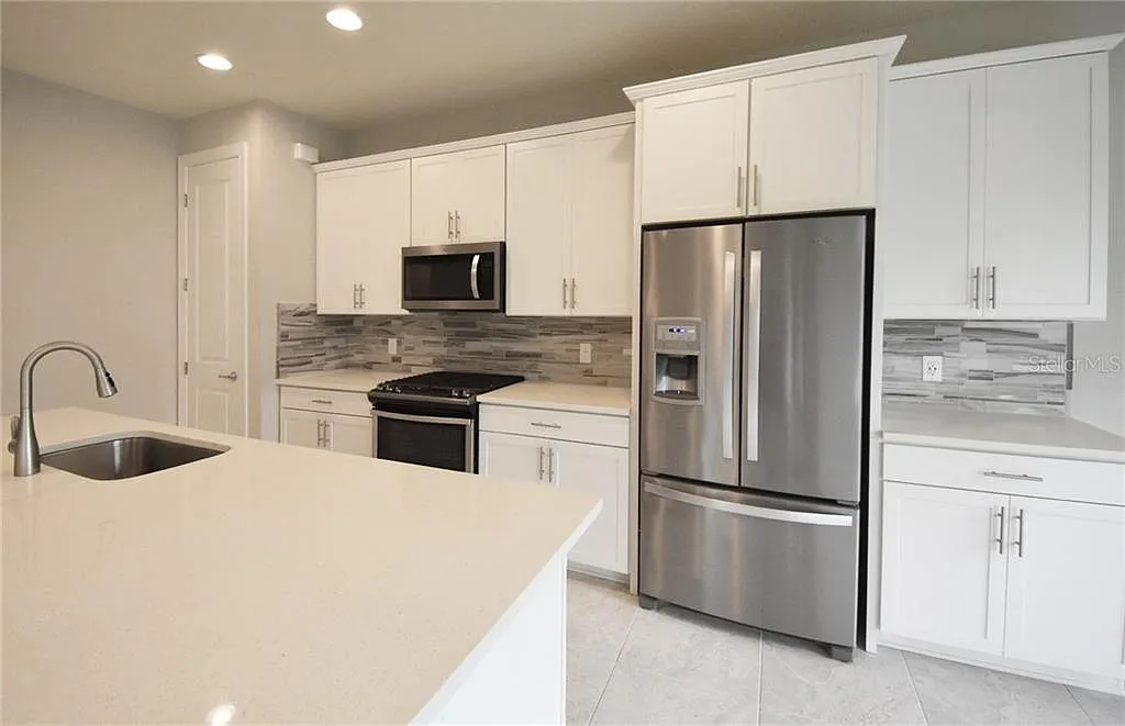 Kitchen - 11179 Lemon Lake Blvd