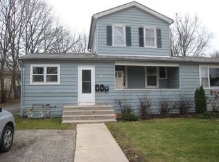 821 Indiana Ave, St Charles, IL 60174