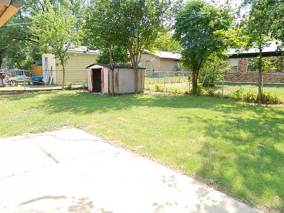 4th image of 2429 Miller St
