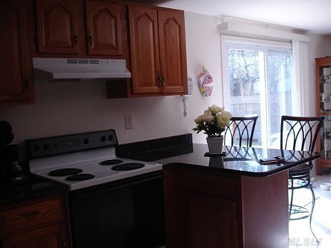 3rd image of 5 Lacebark Ln