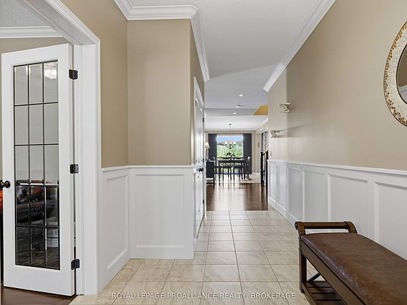 4th image of 633 Fieldstone Dr