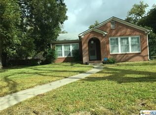 304 E 6th St, Cameron, TX 76520