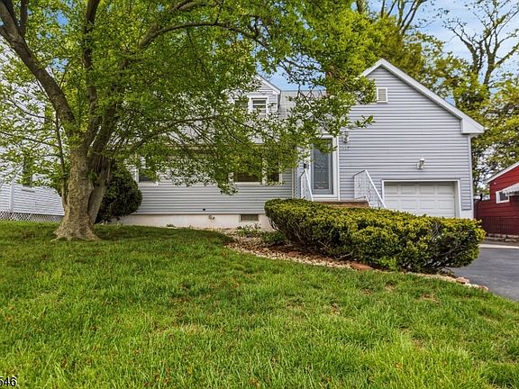 5th image of 555 Riverside Dr