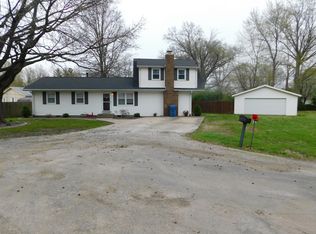 24 Trenton Ln, Centralia, IL 62801