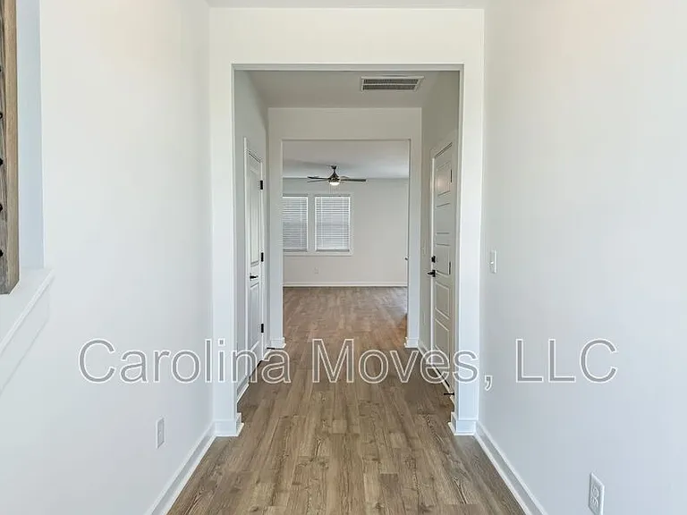 1431 Darrowby Way — Photo 4