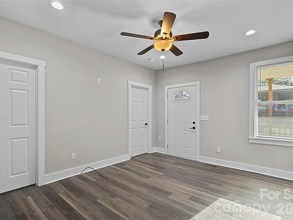 3rd image of 106 Dean St