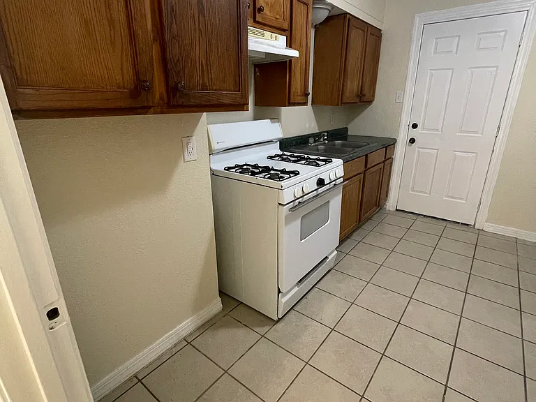 1224 Camp Ave — Photo 17