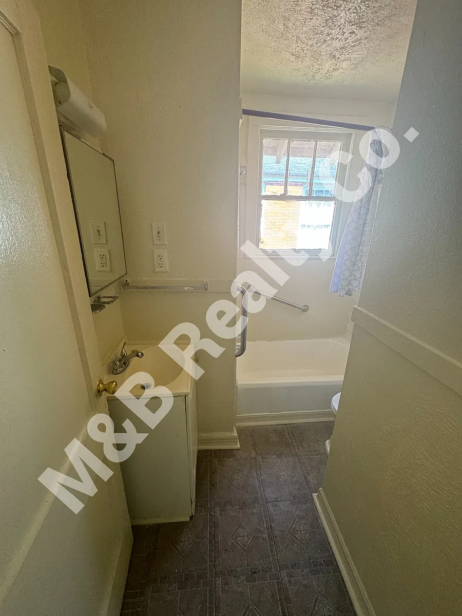 Building Photo - 1805 Kibby St #A