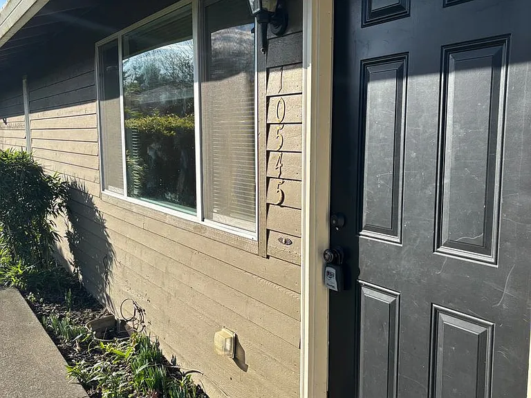 10545 SW Tranquil Way — Photo 1