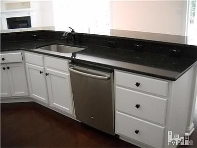 WHITE MAPLE CABINETS WITH STAINLESS APPLIANCES