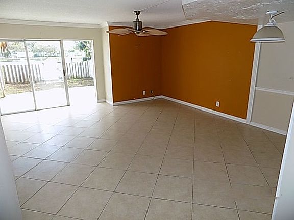 4th image of 233 Foxtail Dr APT E