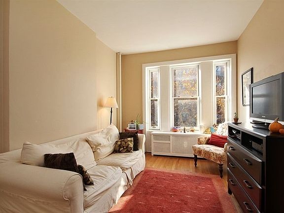 2nd image of 909 Union St APT 3