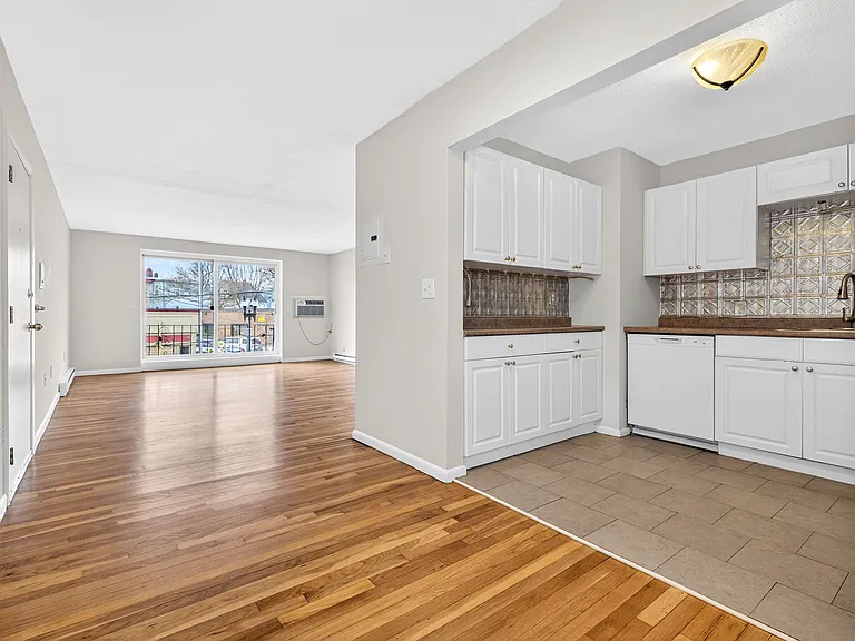 8 Kittredge St #10 — Photo 4