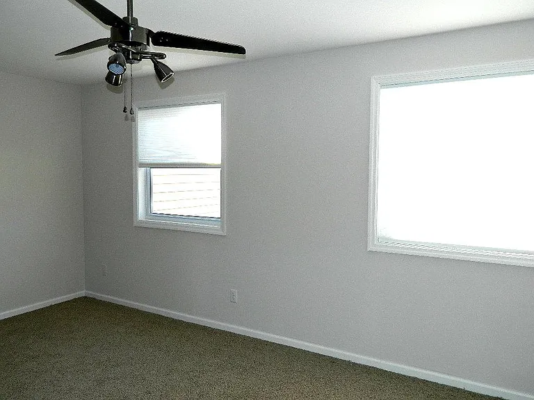 1402 Crown Point Ct — Photo 16