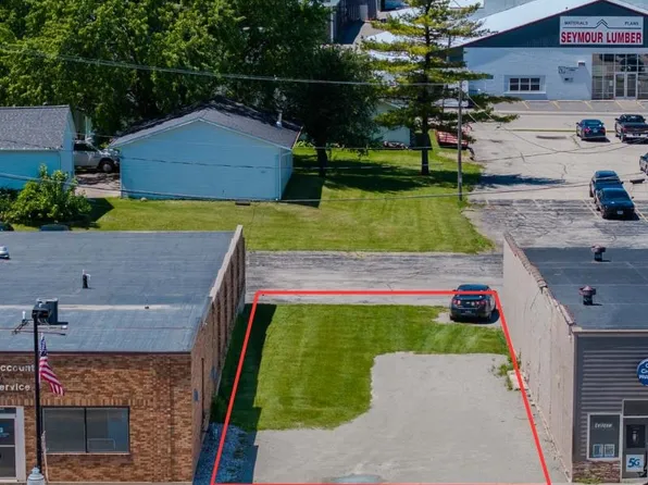 221 S Main St, Seymour, WI 54165