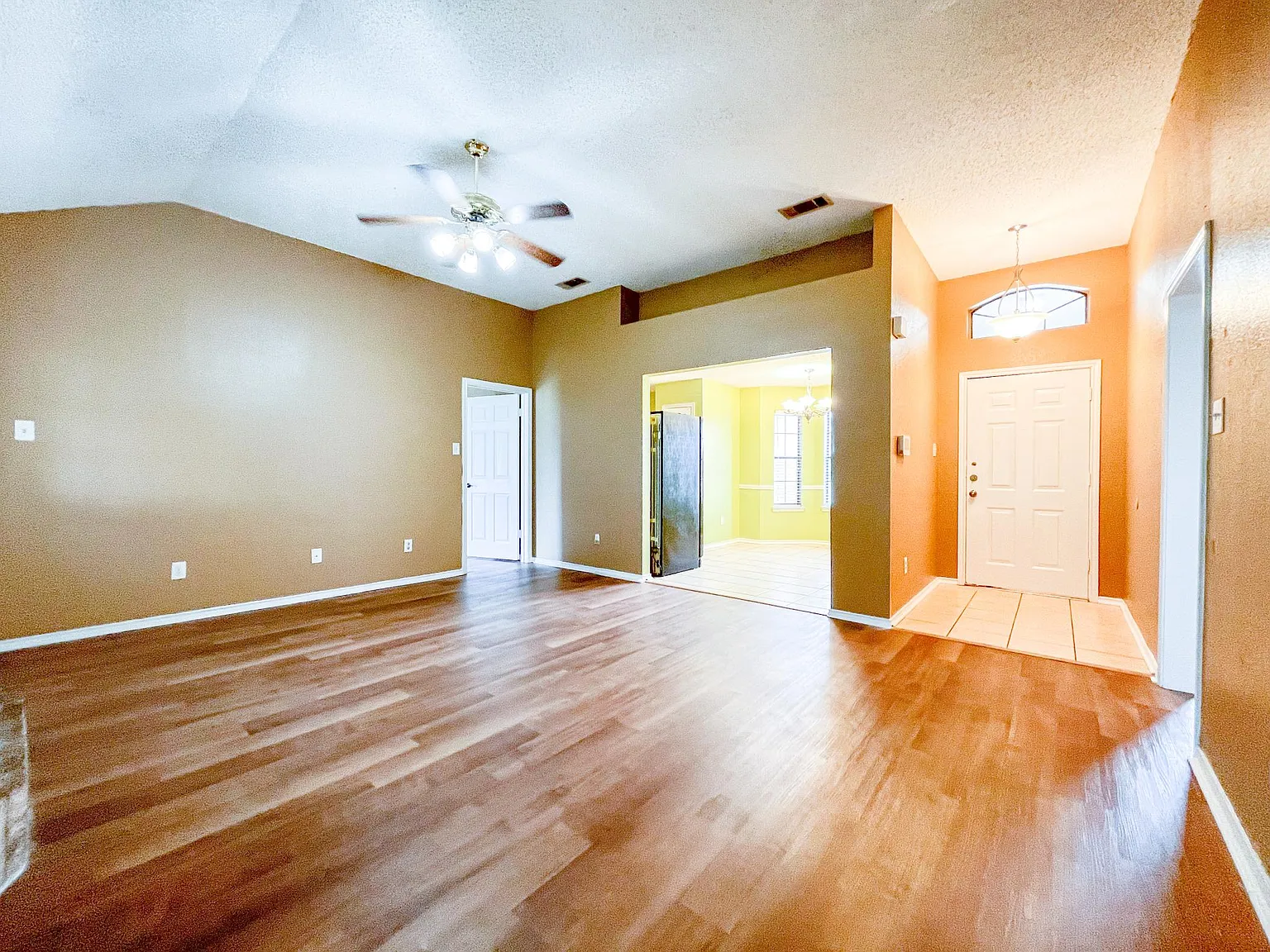 3 bed, 1279 sqft, $1,395 — Photo 4