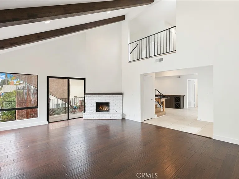 216 W Escalones #A — Photo 2