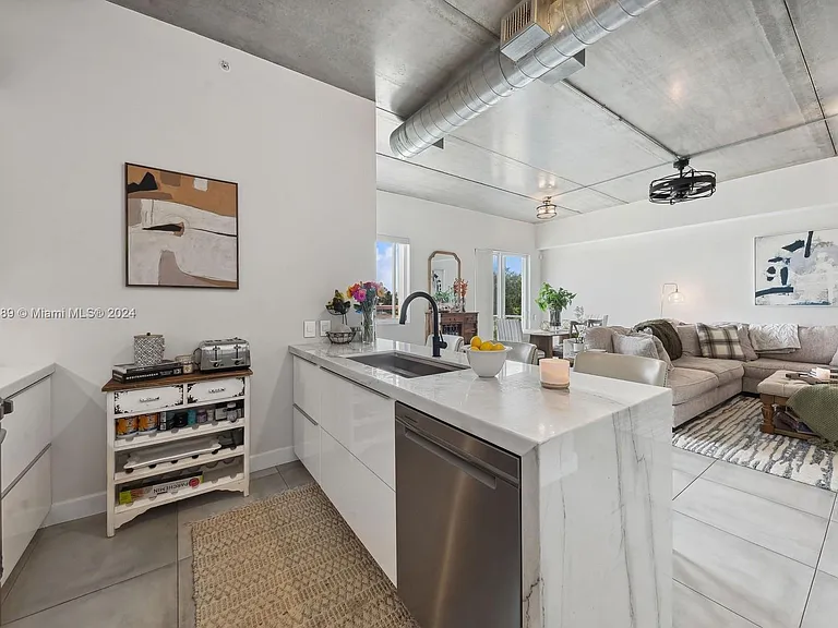 111 SE 2nd St #201 — Photo 7