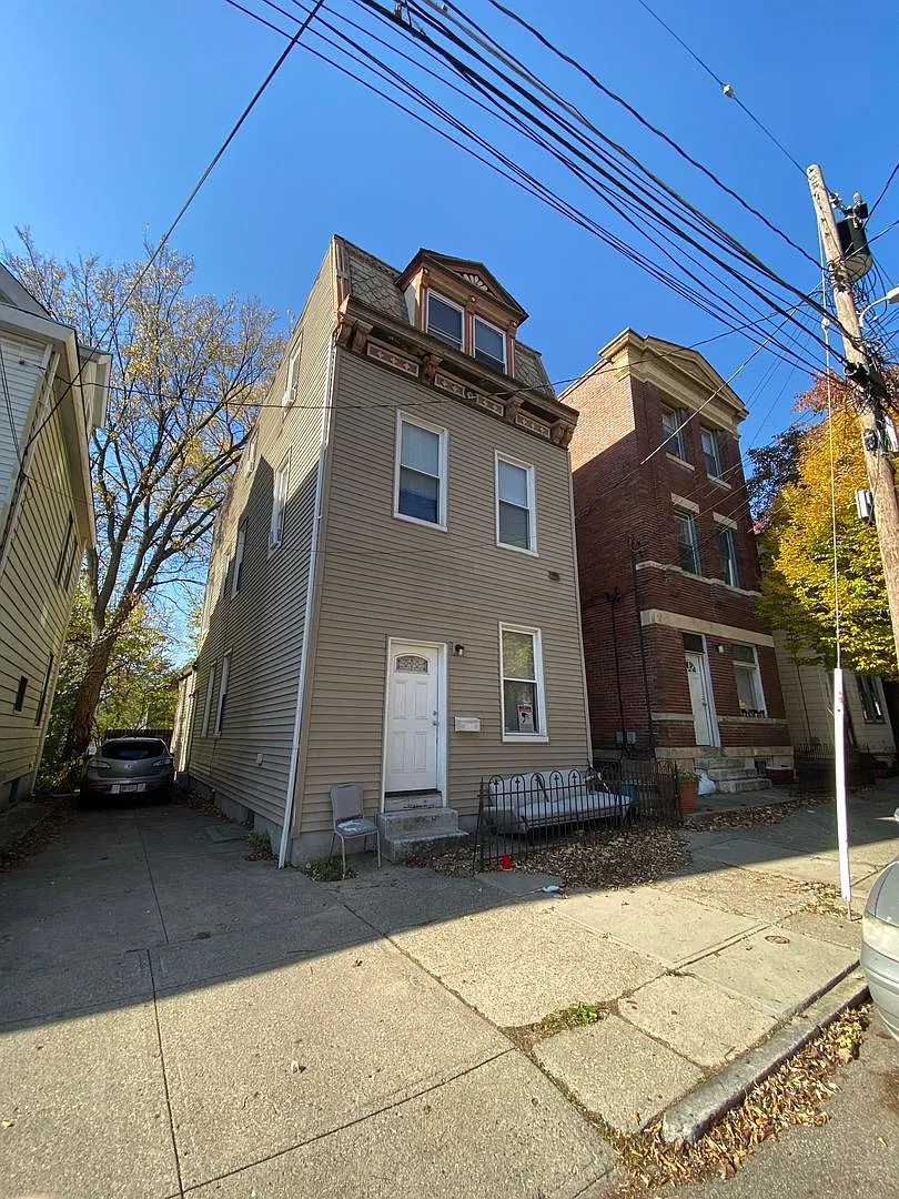5 bed/2 bath on Victor Mins. from UC Campus for Only $600/pp ($3000/mo) — Photo 1