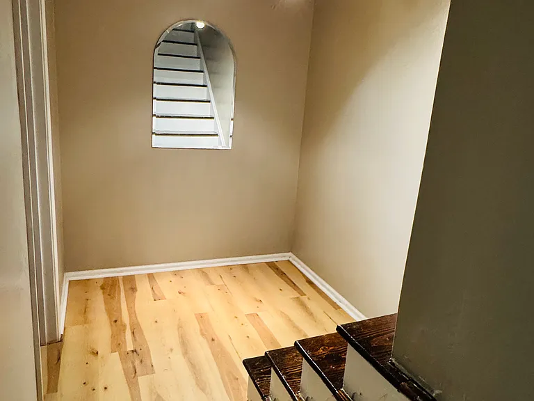 1267 Village Ln — Photo 2