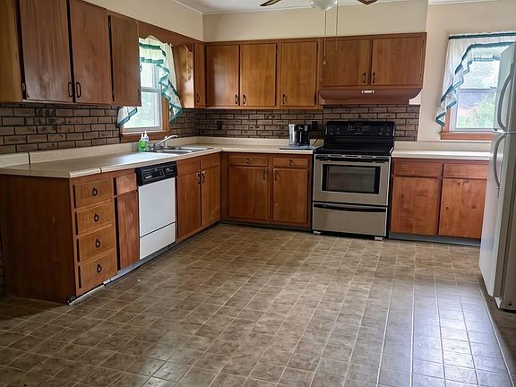 3rd image of 105 Grandview St