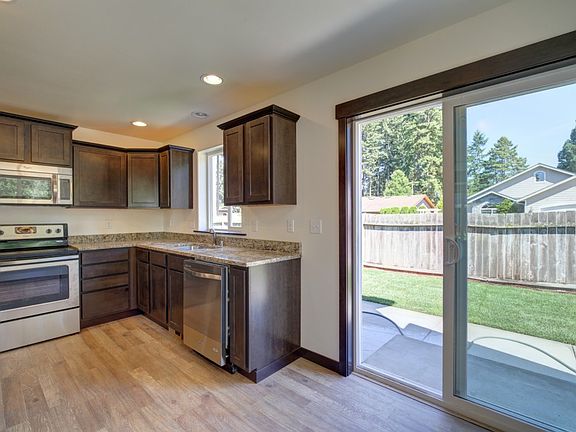 4th image of 10923 47th Ave NE #C