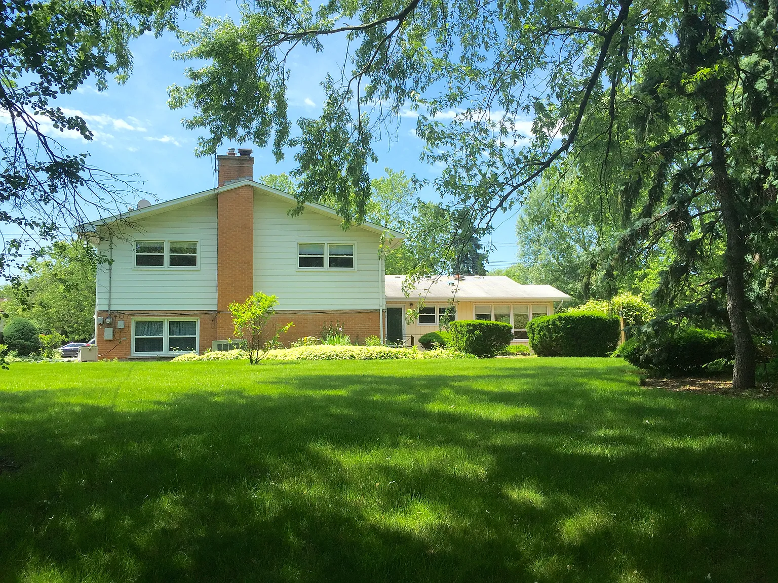 2299 Pfingsten Rd photo 1