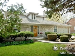 225 W Harding Rd, Lombard, IL 60148