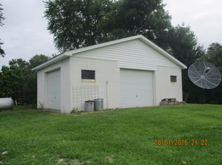16703 Emmerson Airline, Girard, IL 62640