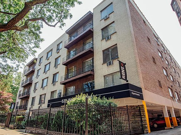 2nd image of 537 W Melrose St APT 432