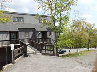 226 Cross Country Ln, Tannersville, PA 18372